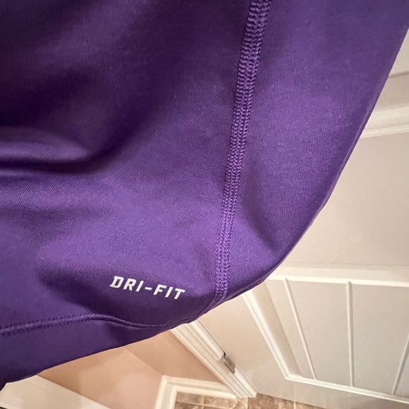 Nike women’s long sleeve running shirt. - Picture 3 of 4